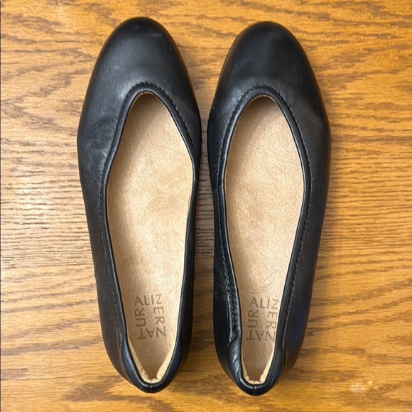Naturalizer Black Flats Timeless Minimalist Design - Picture 3 of 4